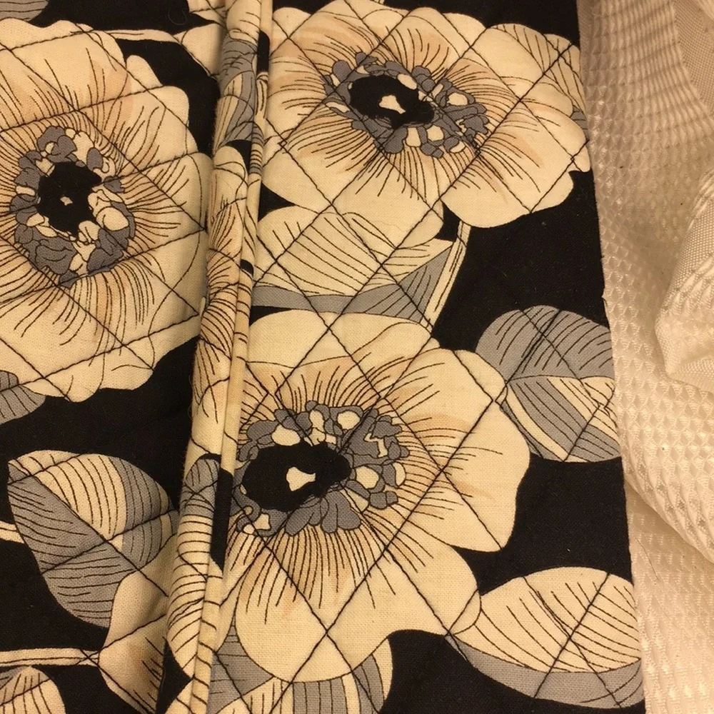 Vera Bradley large bag hardly used (if ever) leaf